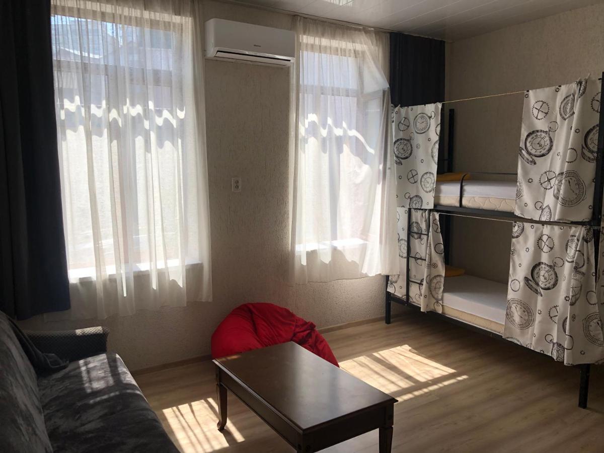Suncity Hostel Батуми Екстериор снимка