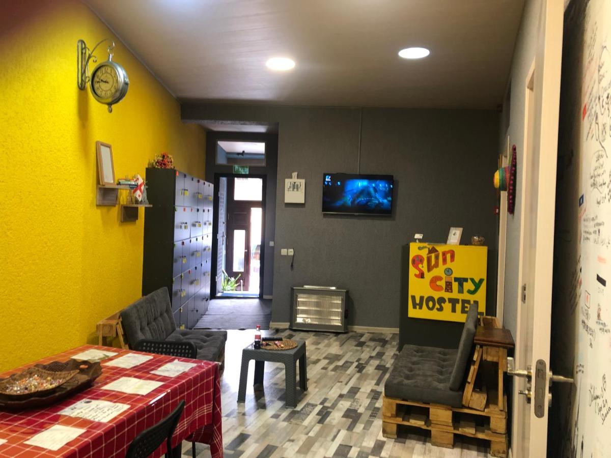 Suncity Hostel Батуми Екстериор снимка
