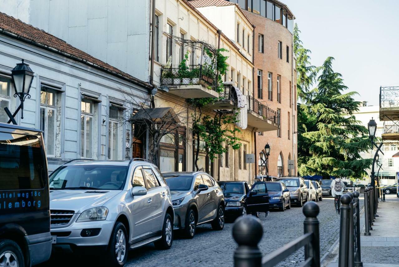 Suncity Hostel Батуми Екстериор снимка