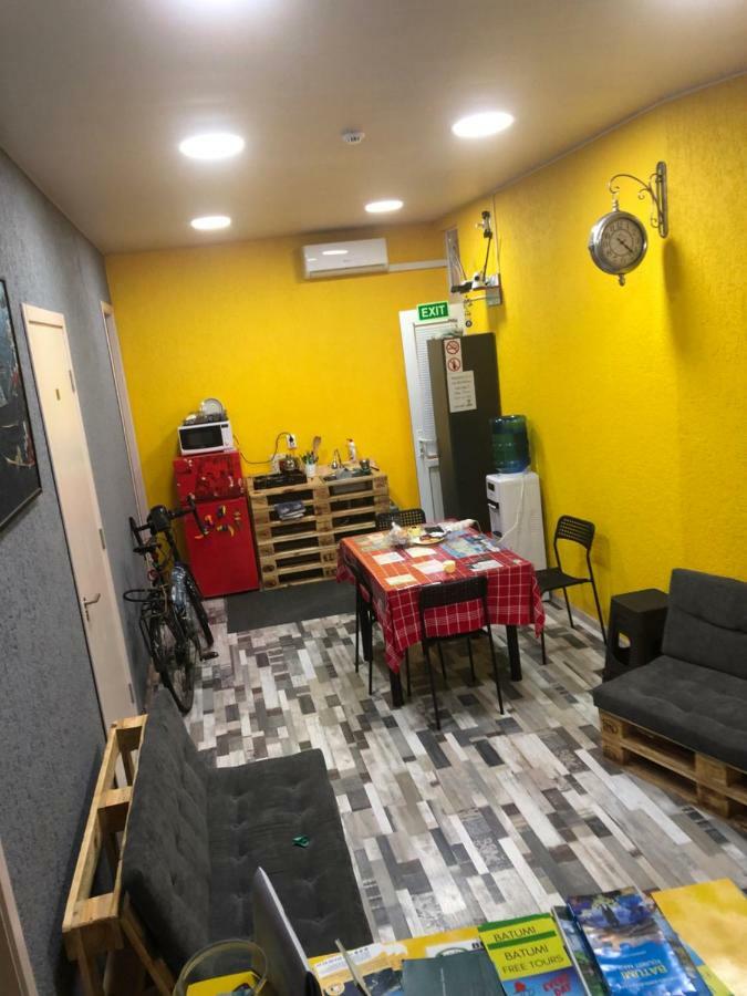 Suncity Hostel Батуми Екстериор снимка